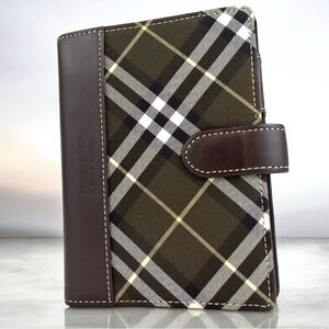 Burberry Signature Nova Check Agenda/Passport Holder 😍
